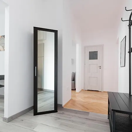 Kamienica Stanislawa Augusta By Renters * ורשה