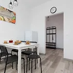 Kamienica Stanislawa Augusta By Renters * وارسو