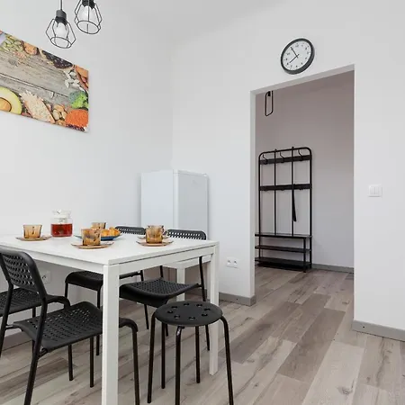 Kamienica Stanislawa Augusta By Renters * Варшава